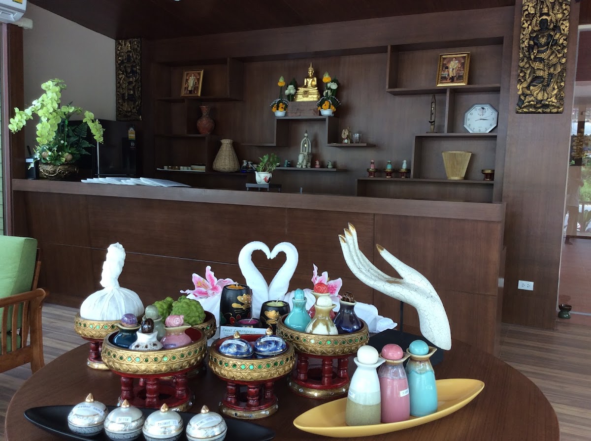 Sweet Lemongrass Massage 3
